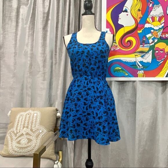 🌟 REFORMED Blue Heart Printed Dress backless - Picture 2 of 4